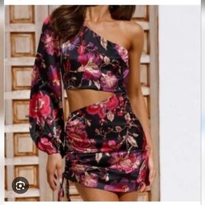 Chic One Shoulder Floral Dress in Black and Pink